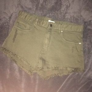 🖤 army green shorts!🖤